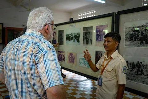 Phnom Penh :S21 Museu Tuol Sleng e Campo de Extermínio com almoço