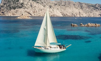 COSTA SMERALDA WITH 15 METERS VINTAGE SAILBOAT WITH APERITIF - Housity