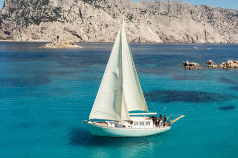 TAVOLARA TOUR WITH 15 METERS VINTAGE SAILBOAT WITH APERITIF