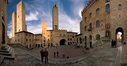 Ab Siena: Tagesausflug nach San Gimignano und Volterra