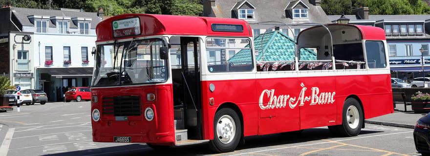 Jersey: tour in bus open top sulla costa orientale (vista sul castello)
