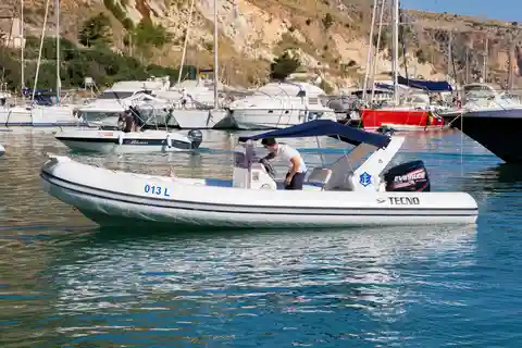 Dinghy shared tour in the Zingaro Reserve from Castellammare