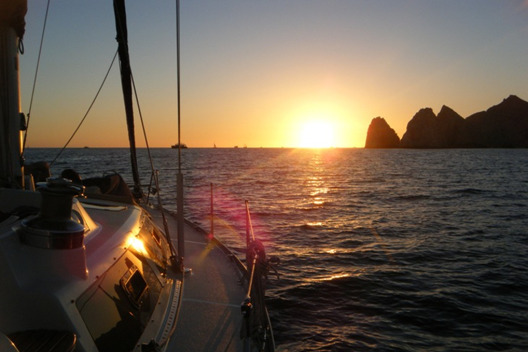 Los Cabos : Croisière partagée au coucher du soleilCroisière partagée à la voile au coucher du soleil à Cabo San Lucas SY