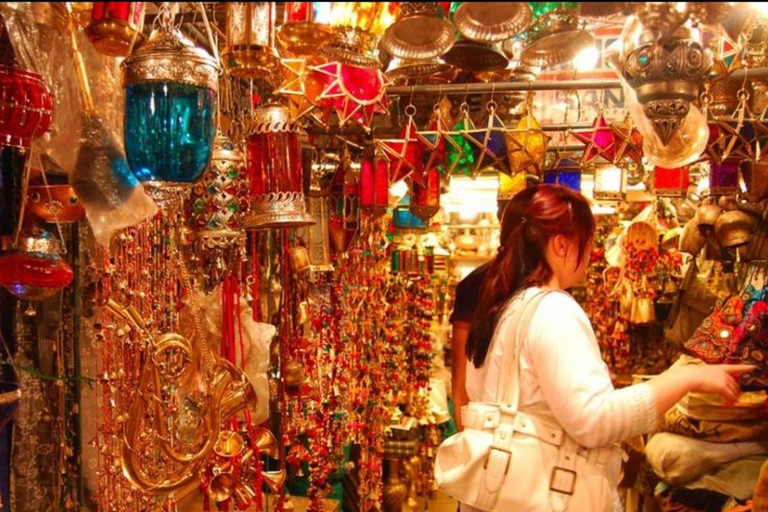 Delhi: Custom Shopping Tour With Private Female Guide