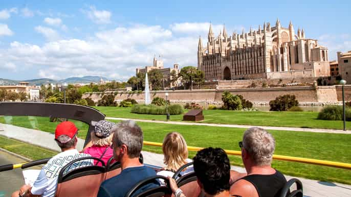 Palma de Mallorca: Tour en autobús turístico con paradas libres