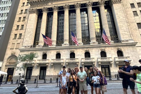 New York: Walk in the Financial District from Wall Street to El Toro
