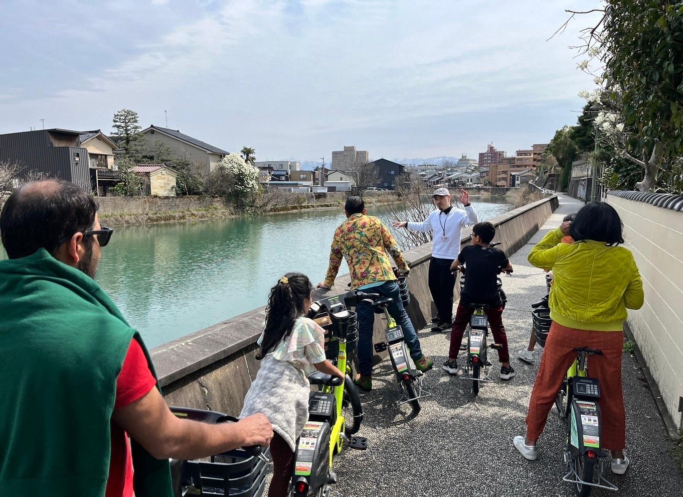 Guidet E-Bike og byvandring i KANAZAWA Main & KENROKUEN