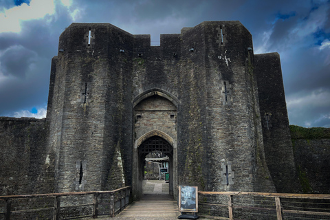 Desde Cardiff: Excursión de un Día a Castillos, Cascadas y Montañas