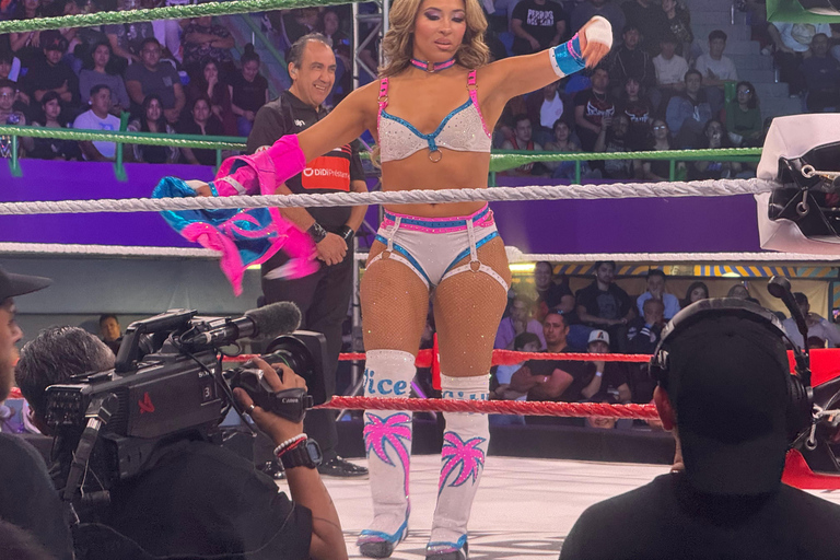 Mexico City:AAA x WWE Lucha Libre Tour with Guide and Ticket Mexico City: Lucha Libre Match with Ice Cream & Guide
