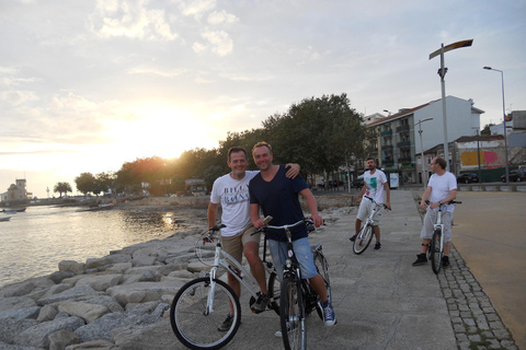 Porto centro y paseo en bicicleta por la ciudadTour eléctrico en Oporto