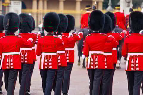 buckingham palace changing of the guard english tea