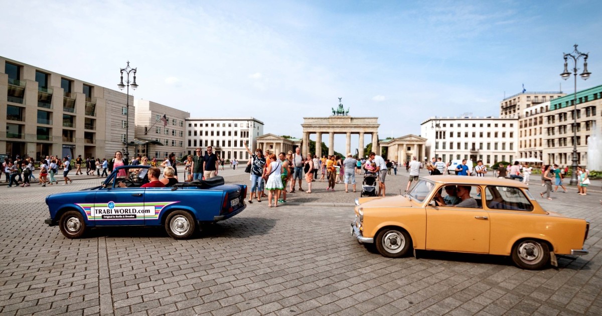 Berlin: City Highlights Trabi Tour | GetYourGuide