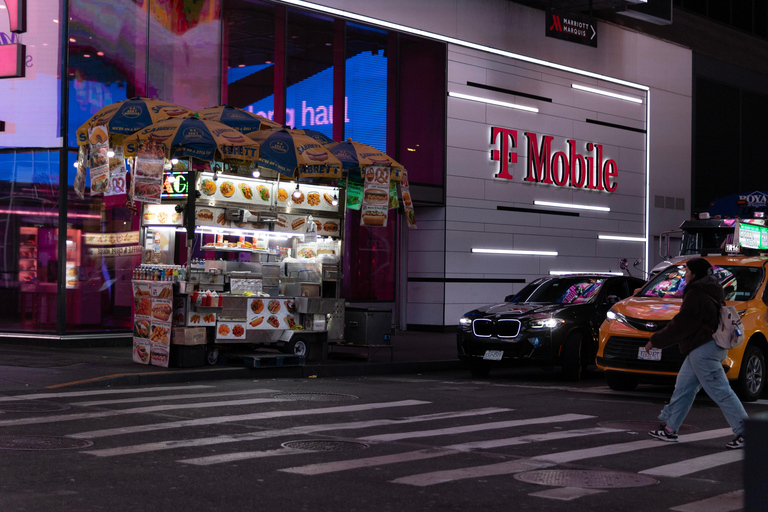 New York : visite à pied de Times Square en soirée avec hot-dogNew York : visite à pied de Times Square en soirée avec dégustation de hot-dog