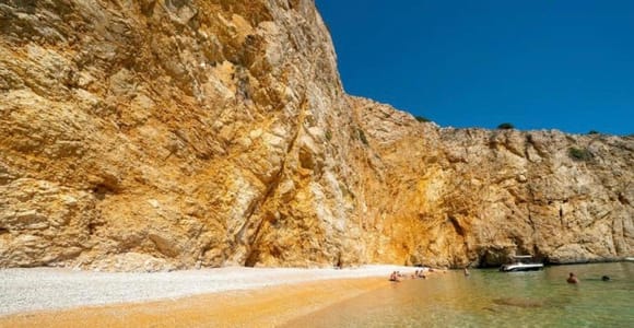 Punat: Traditional Taxi Boat Tour to Golden Bay