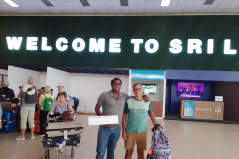 Kandy: Private City Tour by Hybrid Car with Driver