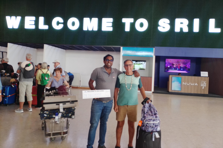 Kandy: Private City Tour by Hybrid Car with Driver