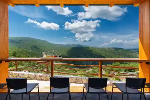 Hvar Island E-Bike Tour with Wine Tasting and Starters