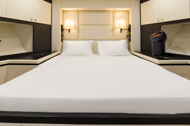 Da Nang: Private Luxury Yacht & Dragon Bridge Fire Show Luxury 2-Hour Ocean Mansion Yacht Charter – 4-Bedroom Bliss