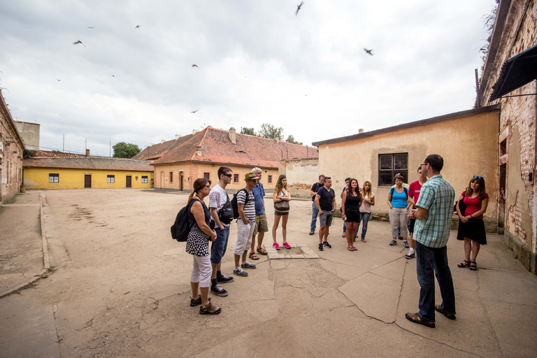 Terezin koncentrationsläger-tur från PragFrån Prag: Rundtur till koncentrationslägret Terezín