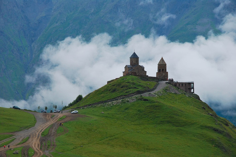 Off Road Cycling na Mount Kazbegi