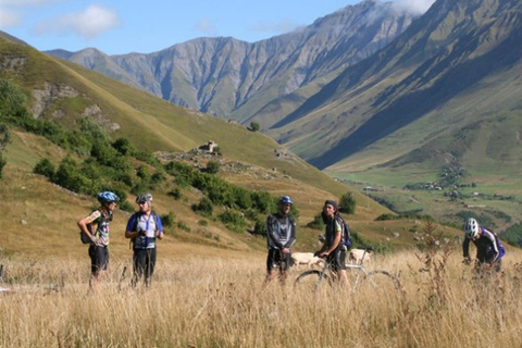 Off Road Radfahren zum Mount Kazbegi