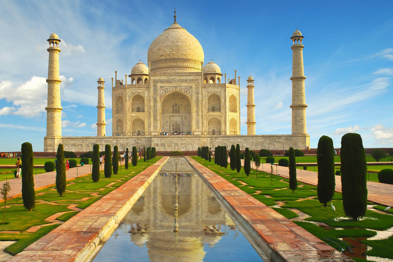 From Delhi: Sunrise Agra Tour By Car with BreakfastOnly Tour Guide For Sightseeing