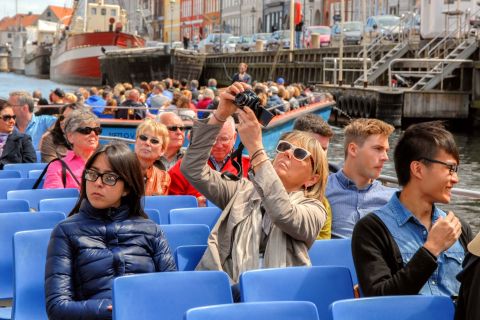 Copenhague: Billete de autobús turístico de 48 horas, excursión en barco de 1 hora