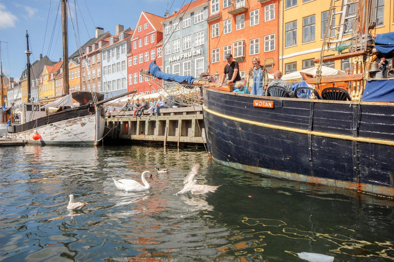 Copenhagen: 48-Hour Sightseeing Bus Ticket, 1-Hour Boat Tour Copenhagen Bus and Boat Hop-On, Hop-Off 48-Hour Pass