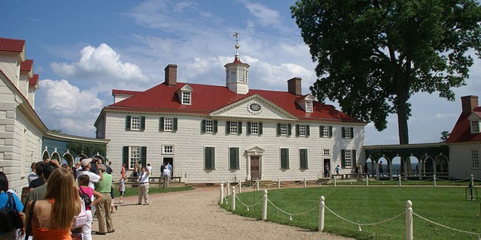 Маунт вернон. Поместье Маунт-Вернон. Mount Vernon город. Джордж Вашингтон плантация. Усадьба Джорджа Вашингтона на горе Вернон.