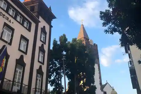Funchal: Byvandring med lokal guide og smagsprøver