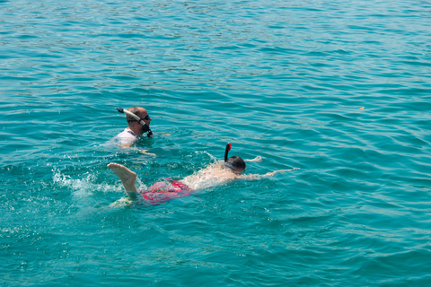 Muscat: Daymaniyat Eilanden Privé Boottour met Snorkelen