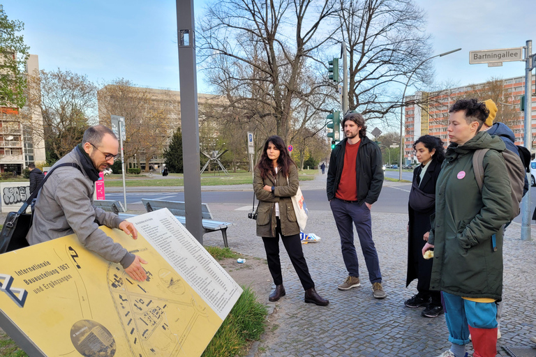 Berlin: Modernist Architecture Tour in the Hansaviertel Berlin: Walking Tour through the Hansaviertel
