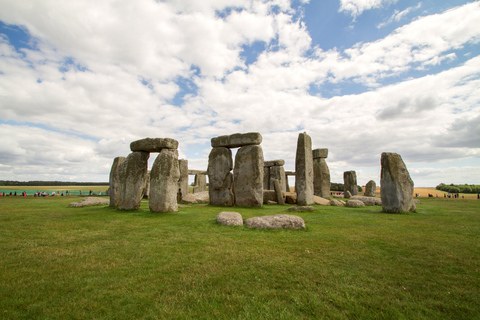 Full-Day Stonehenge and Bath Tour Tour in French with Entrance Fees included