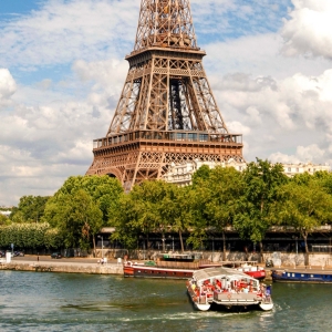 Paris: Eiffel Tower Access & Seine River Cruise