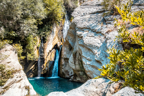 Esplendor de Bogove: Aventura na cachoeira e degustação de vinhos