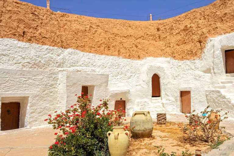 From Hammamet: Southern Tunisia Tour with Overnight Stay in the Desert From Hammamet: South Tunisia Tour with Overnight Stay in Desert