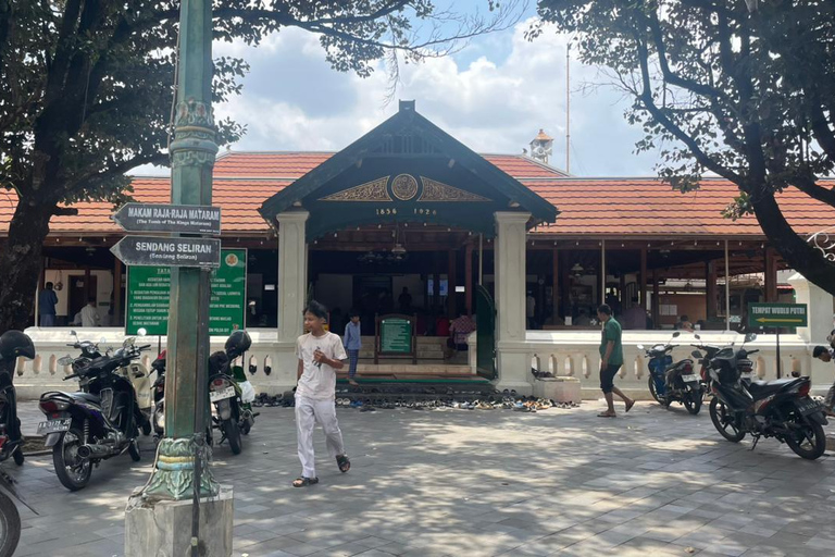 Yogyakarta: o Reino Mataram permanece com o artesanato em prataYogyakarta: Vestígios do Reino Mataram com exposição de prata