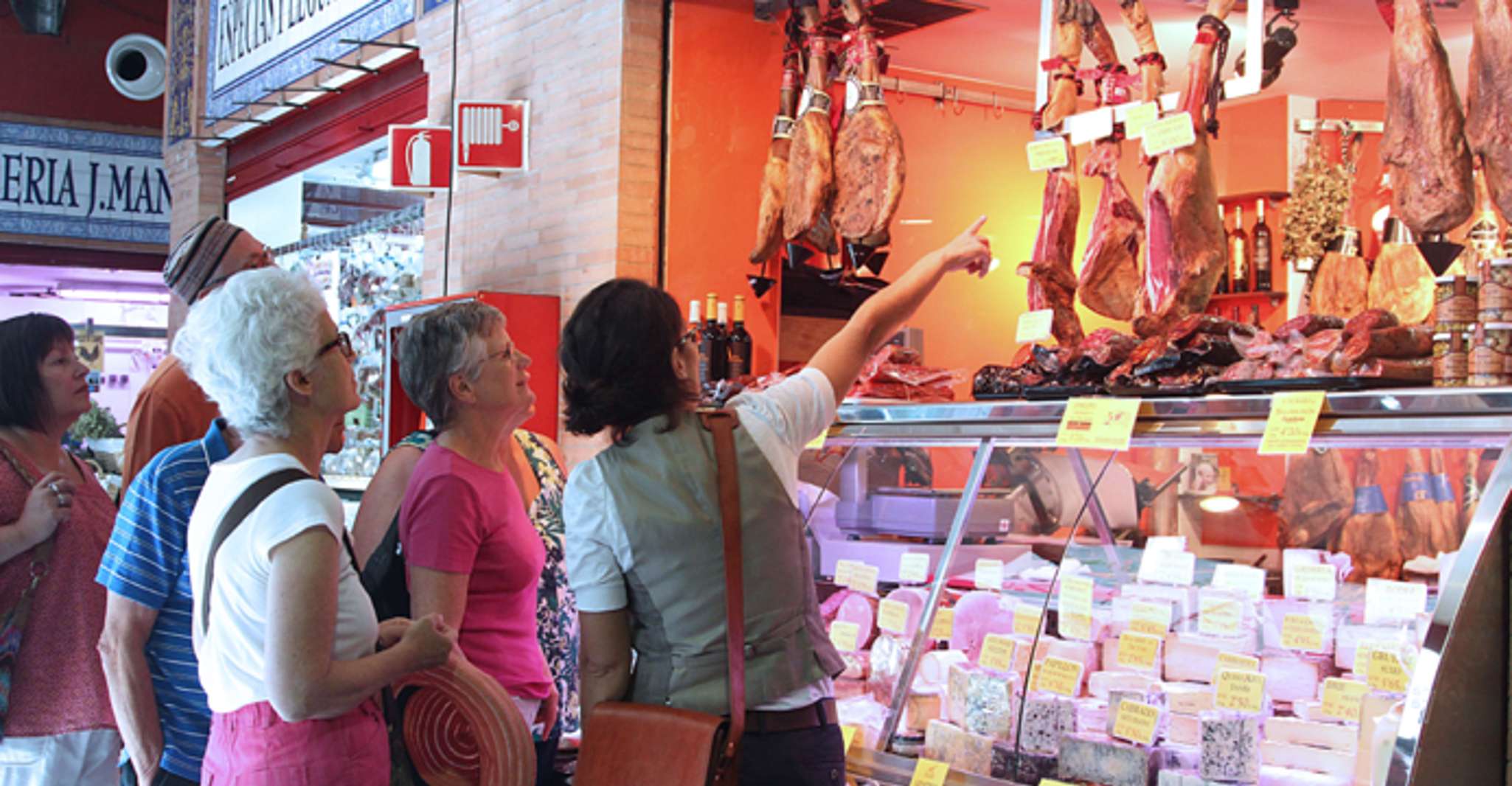 Siviglia, classe di cucina spagnola di 3,5 ore e Triana Market Tour - Housity