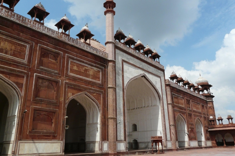 Agra: Visita al Taj Mahal con Paseo por el PatrimonioVisita privada con entrada, coche, guía y comida callejera