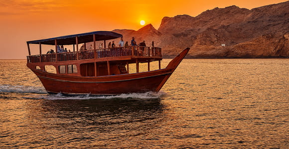 Muscat: VIP Coast and Sunset Boat Trip