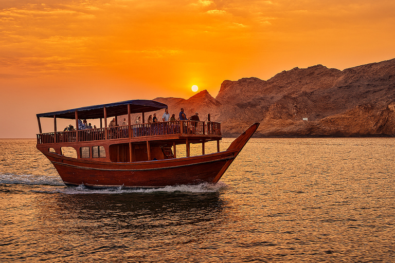 Muscat: VIP Coast and Sunset Boat Trip