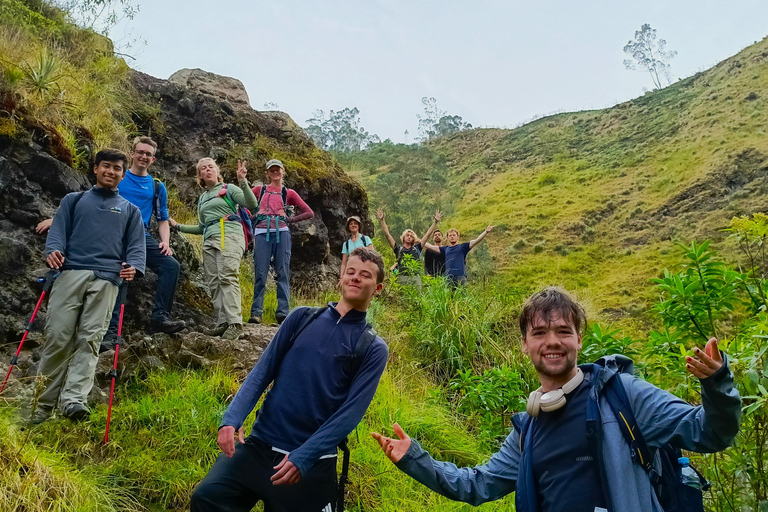 5-Day Quilotoa Loop Trek with Meals & Guide 6-Day Quilotoa Loop Trekking + Tangan Columns and waterfall
