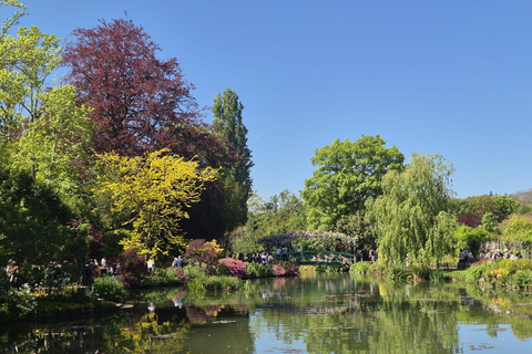 Giverny: Monet House Tickets With Garden Guided Tour Monet House Skip The Line With Garden Tour - Standard Group