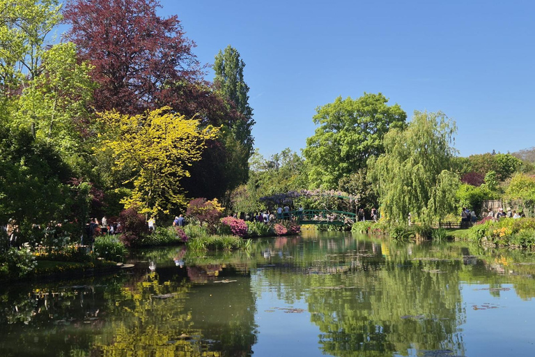 Giverny: Monet House Tickets With Garden Guided Tour Monet House Skip The Line With Garden Tour - Standard Group