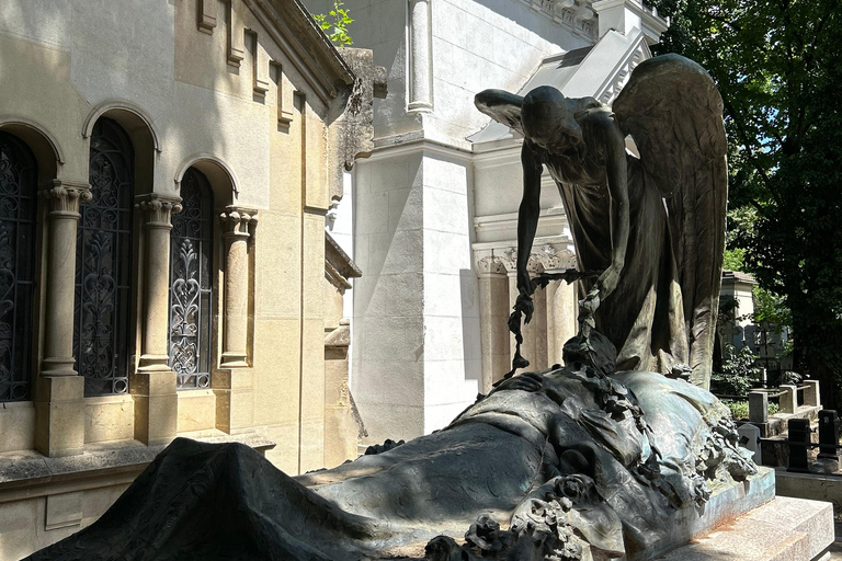 Bucharest: Bellu Cemetery Walking Tour with Guide