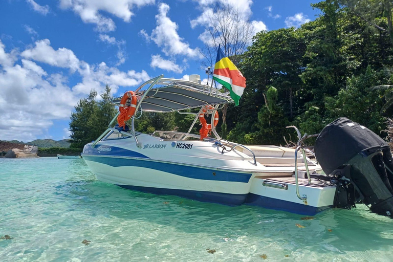 Praslin: La Digue Private Speedboat Transfer