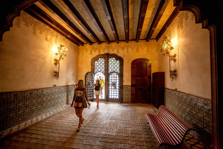 Best of Barcelona: Private Guided Tour with Pick-up