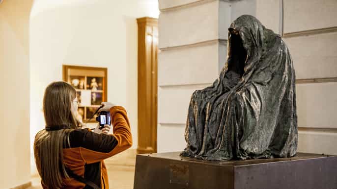 ghost walking tour of prague