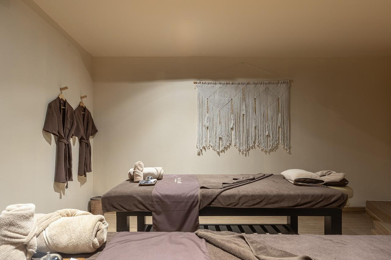 Bangkok: ThaiThai Massage near BTS Asok (Sukhumvit 25) Coconut Aromatherapy Oil Massage (90 Min)