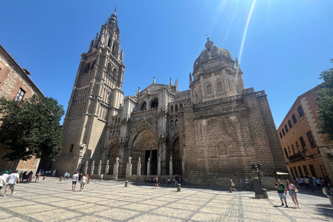 Toledo: Excursion from Madrid with a cultural tour guide and van